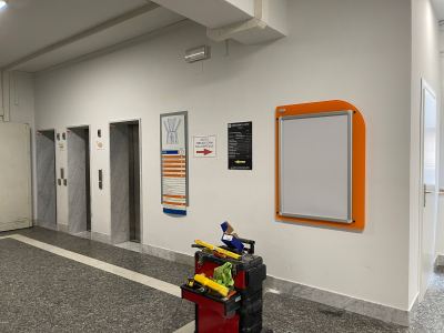 Porta manifesto e brochure pieghevoli