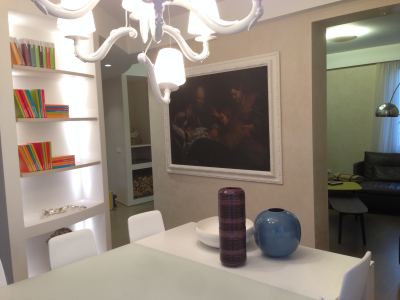 Cornice per dipinto antico su arredamento moderno